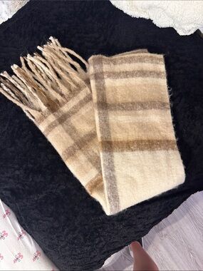 Windsor Cozy Beige Plaid Fringe Scarf